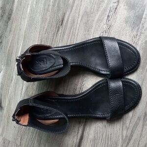 FRYE Brielle Womens Black Leather Back Zipper Size 8.5M